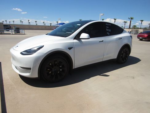 Used 2021 Tesla Model Y Long Range AWD/4WD image 1