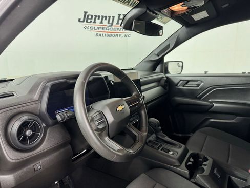 Used 2024 Chevrolet Colorado W/T RWD image 15