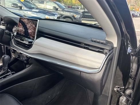 Certified 2022 Jeep Compass Limited image 27