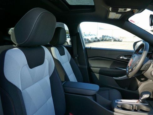 New 2026 Chevrolet Trax RS w/ Sunroof Package FWD image 8