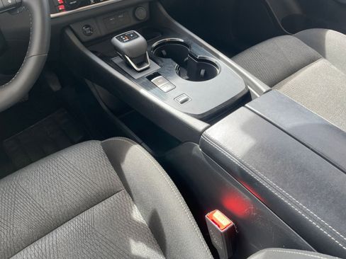 Used 2025 Nissan Rogue SV image 43