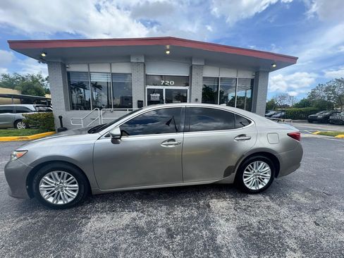 Used 2015 Lexus ES 350 w/ Luxury Pkg & Navigation w/ Luxury Package FWD image 7