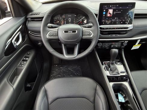 New 2026 Jeep Compass Latitude image 11