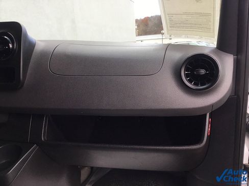 Used 2022 Mercedes-Benz Sprinter 2500 image 32