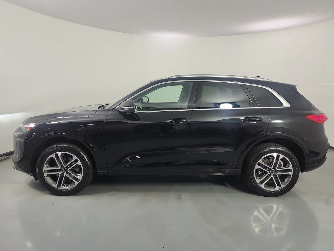 Used 2025 Audi Q5 Premium w/ Convenience Package AWD/4WD image 29
