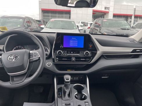 Used 2026 Toyota Highlander XLE AWD/4WD image 12