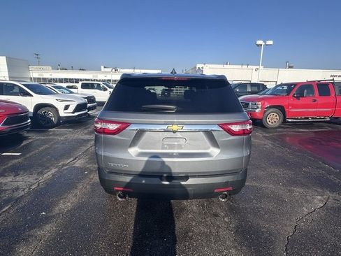 Used 2021 Chevrolet Traverse LS image 4