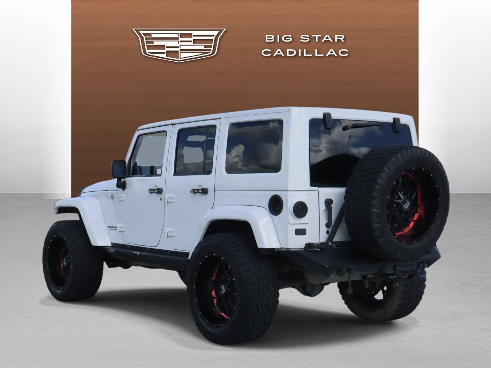 Used 2014 Jeep Wrangler Unlimited Rubicon w/ Connectivity Group AWD/4WD image 3