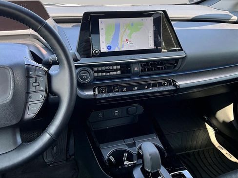 Used 2024 Toyota Prius XLE FWD image 6