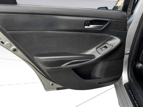 Used 2019 Toyota Avalon XSE image 38