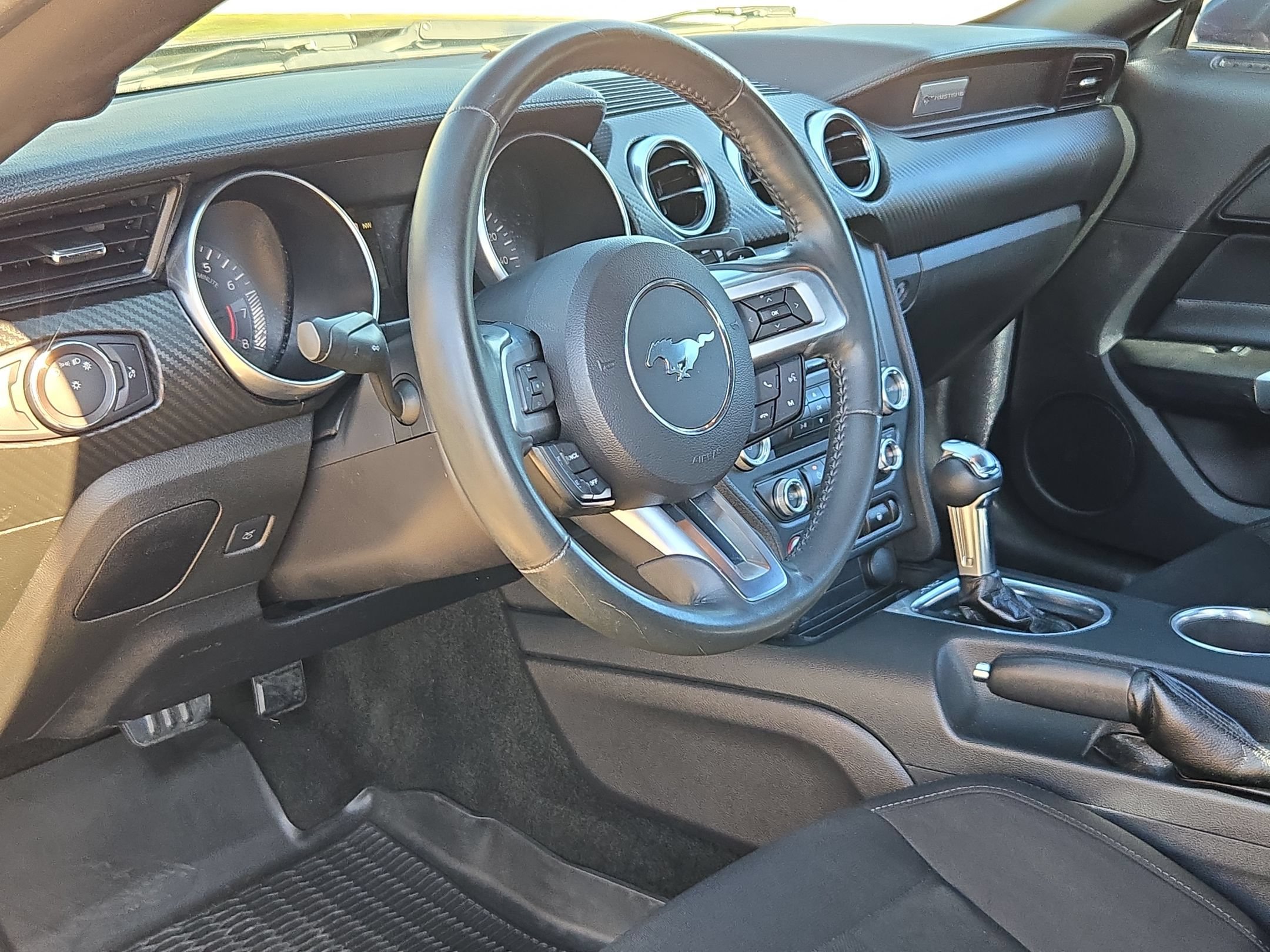Used 2018 Ford Mustang Coupe RWD image 12