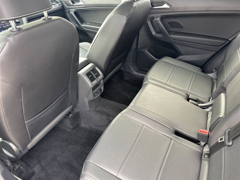 Used 2021 Volkswagen Tiguan SEL image 12