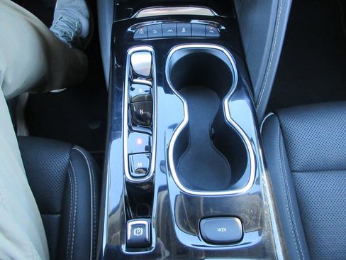 Certified 2022 Buick Envision Essence w/ Technology Package I image 30