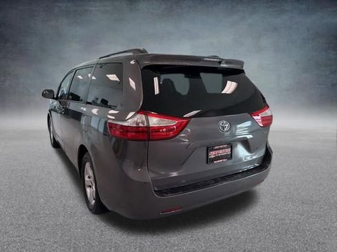 Used 2017 Toyota Sienna LE image 9