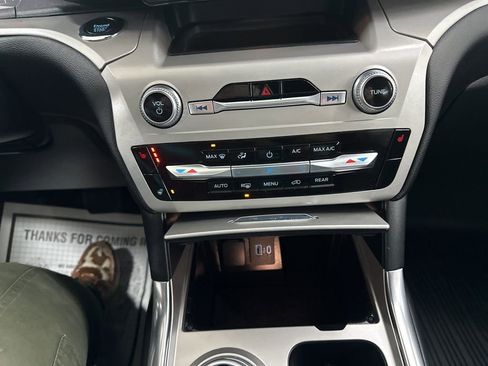 Used 2022 Ford Explorer XLT w/ Equipment Group 202A image 43