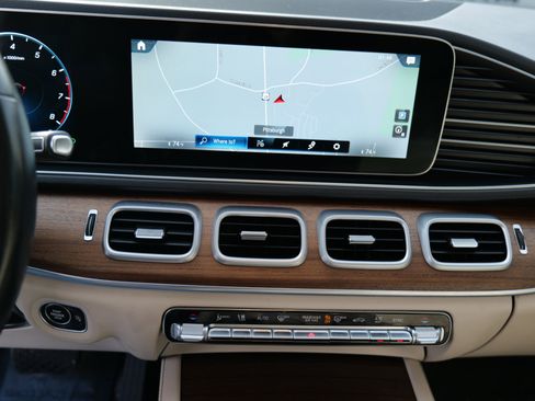 Used 2021 Mercedes-Benz GLE 350 4MATIC w/ AMG Line Exterior image 23