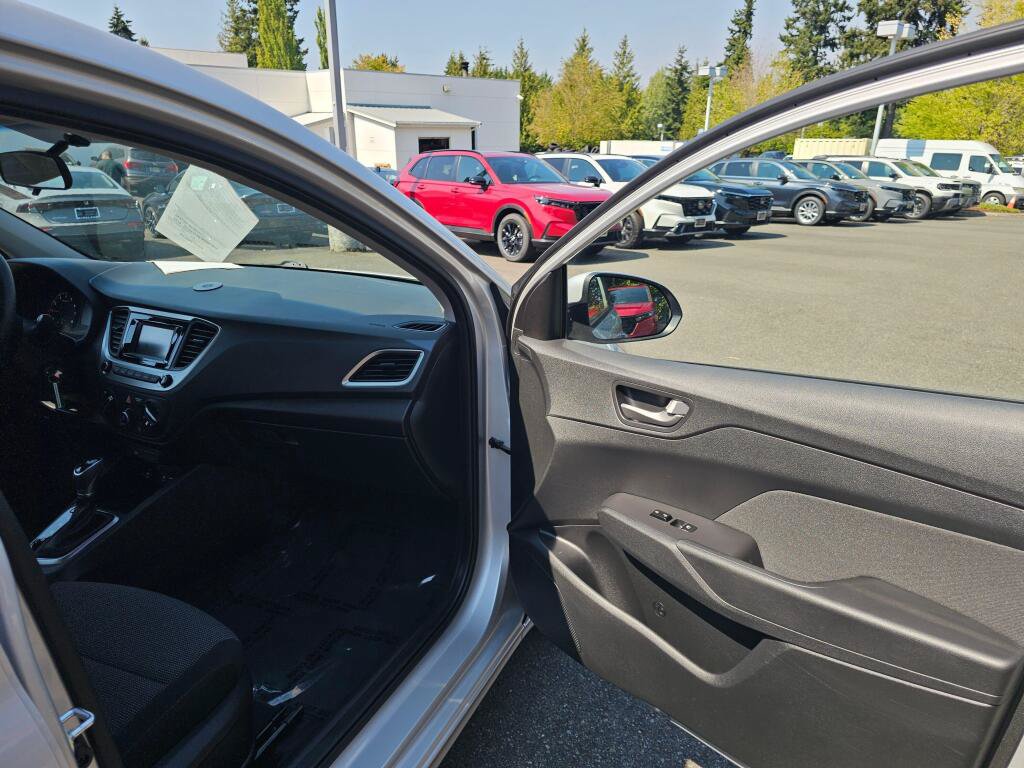 Used 2018 Hyundai Accent SE FWD image 12