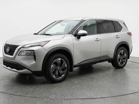 Used 2025 Nissan Rogue SV AWD/4WD image 3