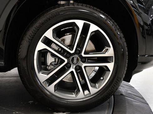 Used 2025 Audi Q5 Premium w/ Convenience Package image 16