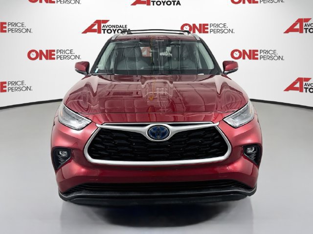 Used 2023 Toyota Highlander XLE AWD/4WD image 2
