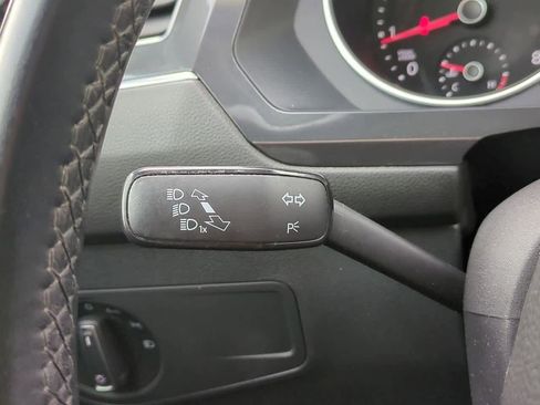 Used 2019 Volkswagen Tiguan SE w/ Panoramic Sunroof Package image 27