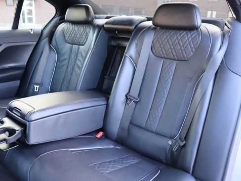 Used 2022 BMW 750i xDrive w/ M Sport Package image 16