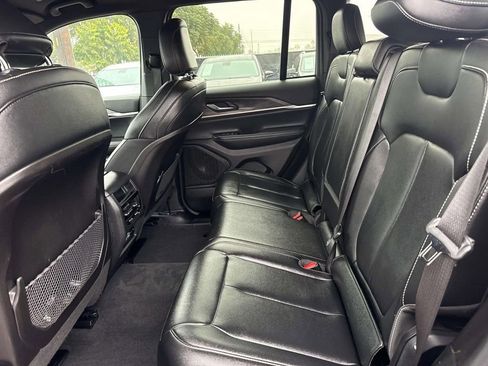 Used 2024 Jeep Grand Cherokee Limited image 10