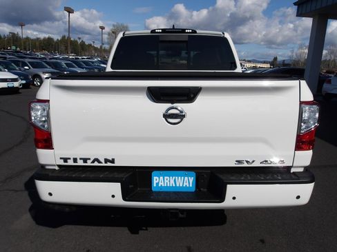 Used 2022 Nissan Titan SV w/ Accessory Utility Package AWD/4WD image 4
