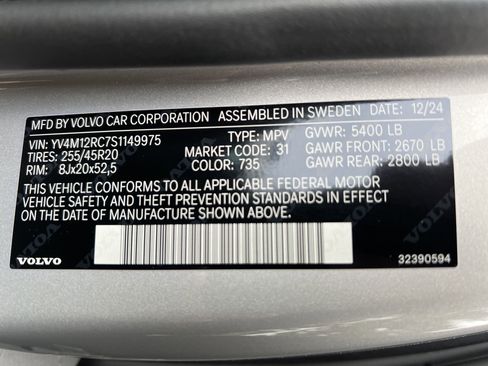 Used 2025 Volvo XC60 B5 Plus image 35