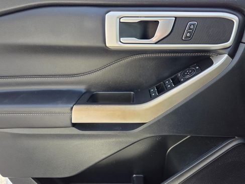 Used 2022 Ford Explorer XLT RWD image 30