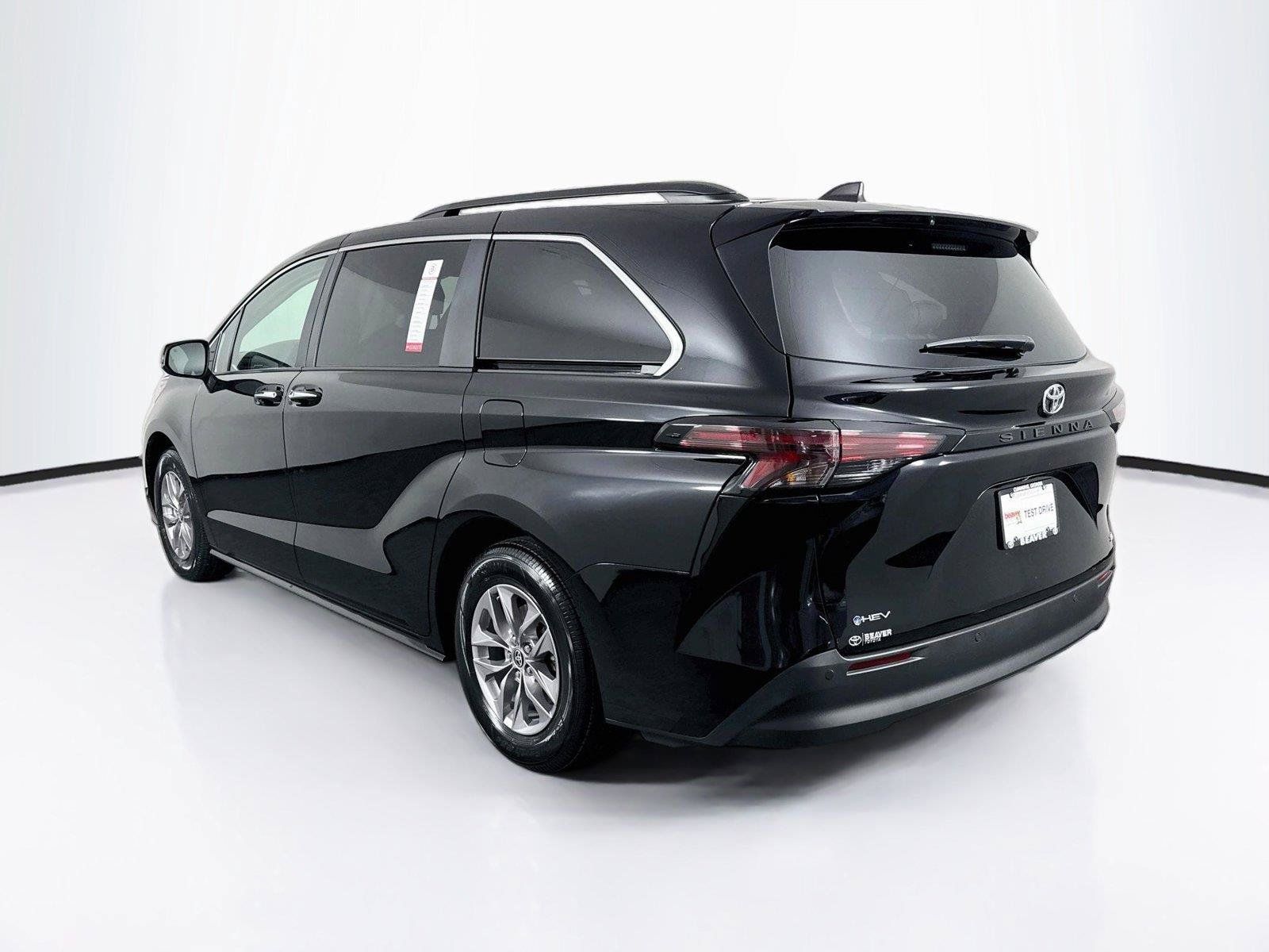 Certified 2026 Toyota Sienna XLE FWD image 13