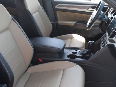 Used 2021 Volkswagen Atlas Cross Sport SE w/ Panoramic Sunroof Package AWD/4WD image 33