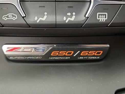 Used 2015 Chevrolet Corvette Z06 w/ Chrome Badge Package RWD image 46