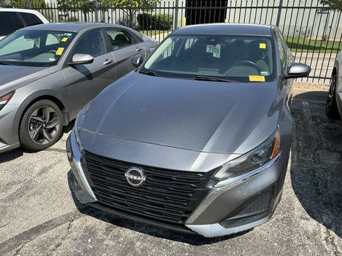 Used 2023 Nissan Altima 2.5 S FWD image 3