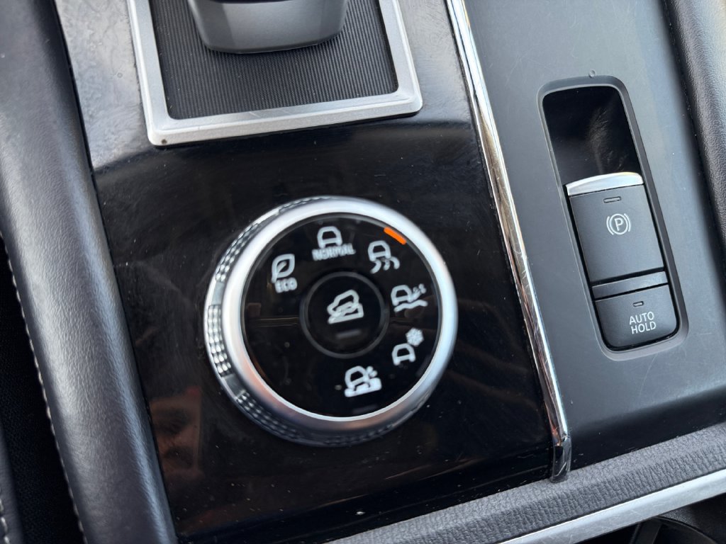 Used 2024 Mitsubishi Outlander AWD image 19