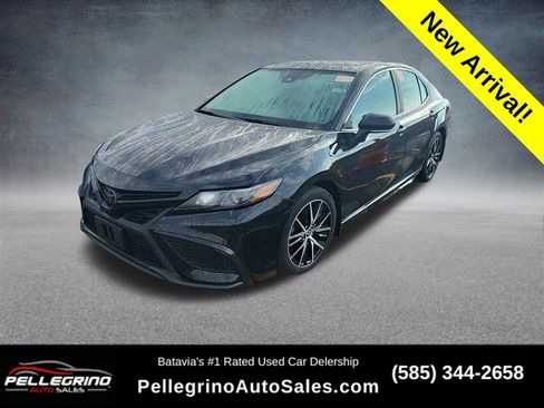 Used 2023 Toyota Camry SE w/ Cold Weather Package FWD image 1