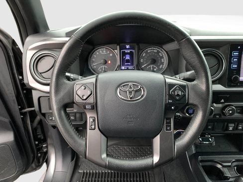Used 2019 Toyota Tacoma TRD Off-Road image 14