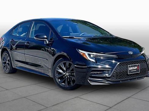 Used 2023 Toyota Corolla SE w/ SE Premium Package FWD image 3