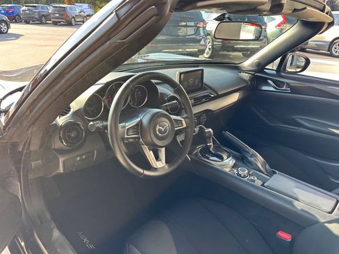 Used 2016 MAZDA MX-5 Miata Club image 9
