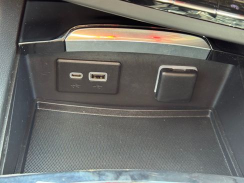Used 2022 Buick Envision Essence w/ Safety Package FWD image 32