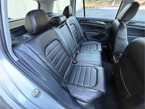 Used 2017 Volkswagen Golf S image 21