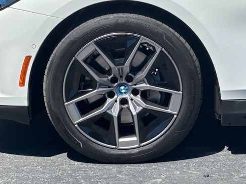 Used 2024 BMW i5 eDrive40i w/ Premium Package RWD image 38