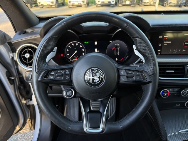 Used 2025 Alfa Romeo Stelvio Sprint AWD/4WD image 18