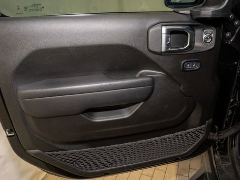 Used 2023 Jeep Gladiator Willys image 11