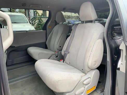 Used 2011 Toyota Sienna LE image 17