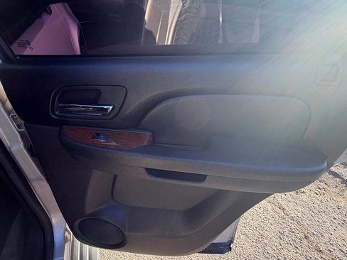 Used 2007 GMC Yukon SLT w/ SLT Preferred Equipment Group image 28