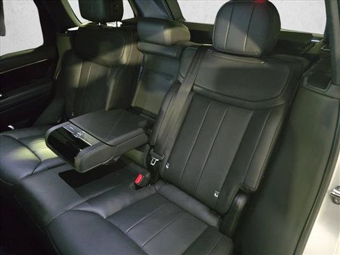 Used 2025 Land Rover Range Rover SE AWD/4WD image 14