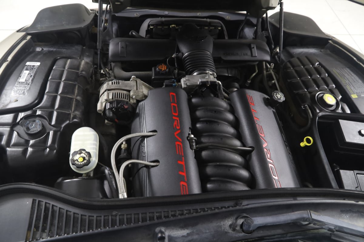 Used 1998 Chevrolet Corvette Coupe w/ Performance Handling Pkg RWD image 39