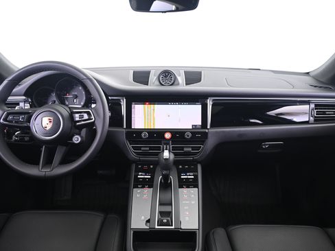 Used 2026 Porsche Macan AWD/4WD image 31