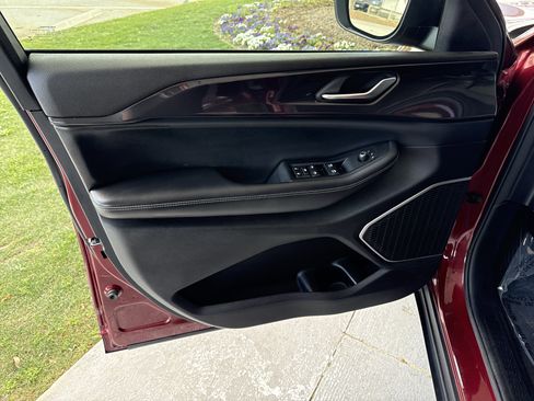 Used 2021 Jeep Grand Cherokee L Laredo w/ Luxury Tech Group I image 15